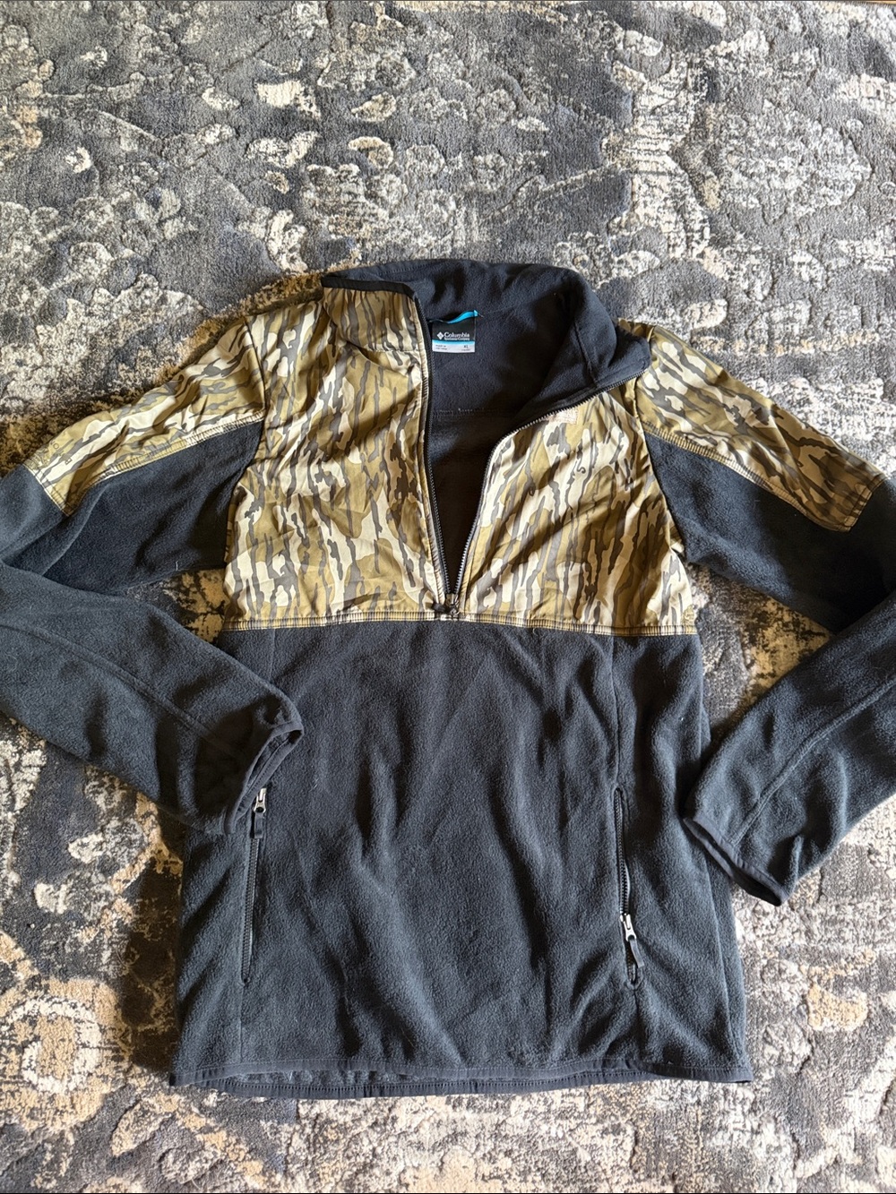Columbia Boys Black Fleece Quarter-Zip with Olive Camo Panel size XL (18/20)